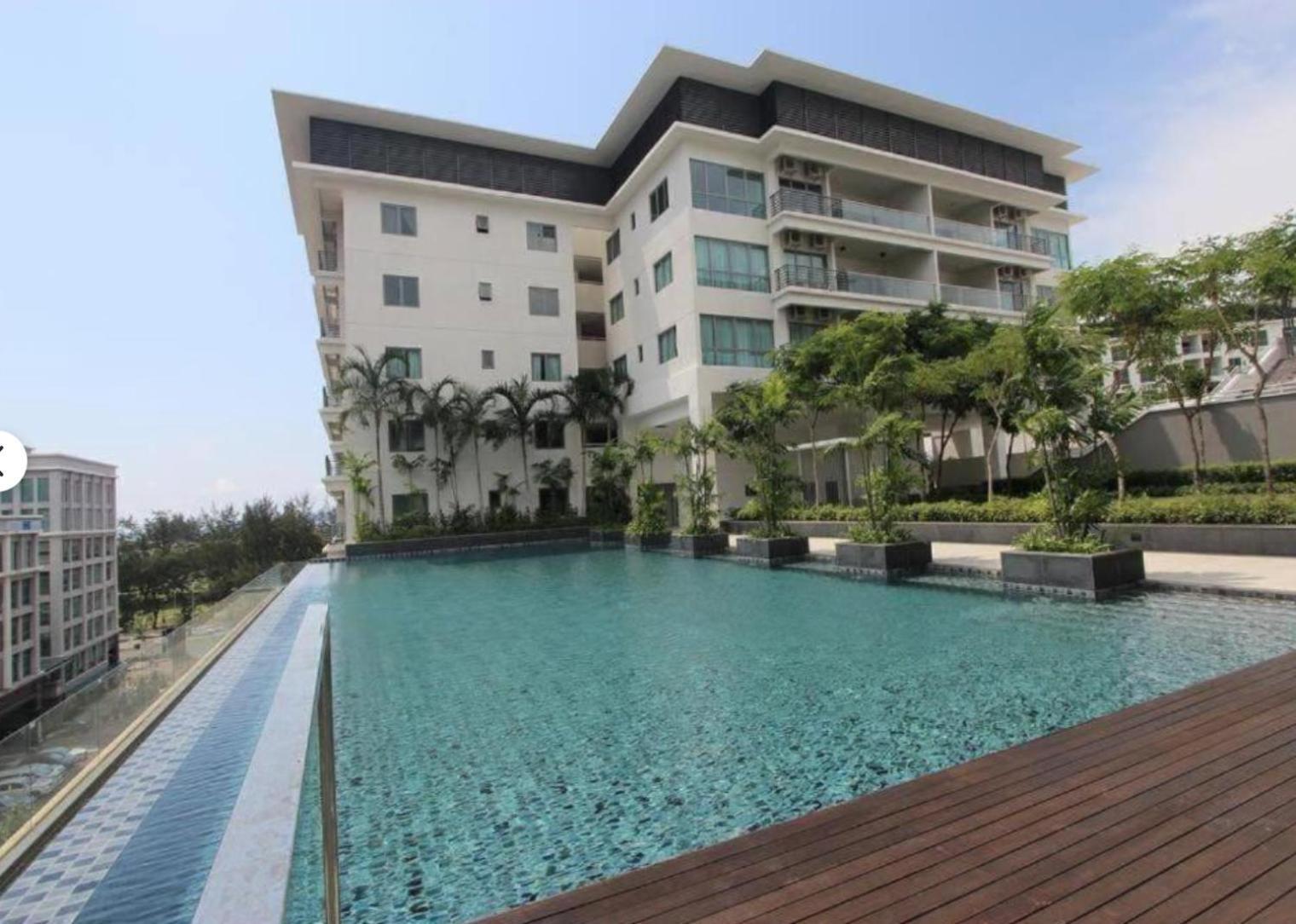 By The Pool At Imago Loft Residences Pangsapuri *